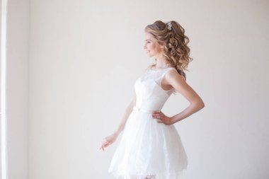 güzel gelin düğün saç ve elbise poz