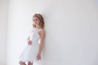 güzel gelin düğün saç ve elbise poz