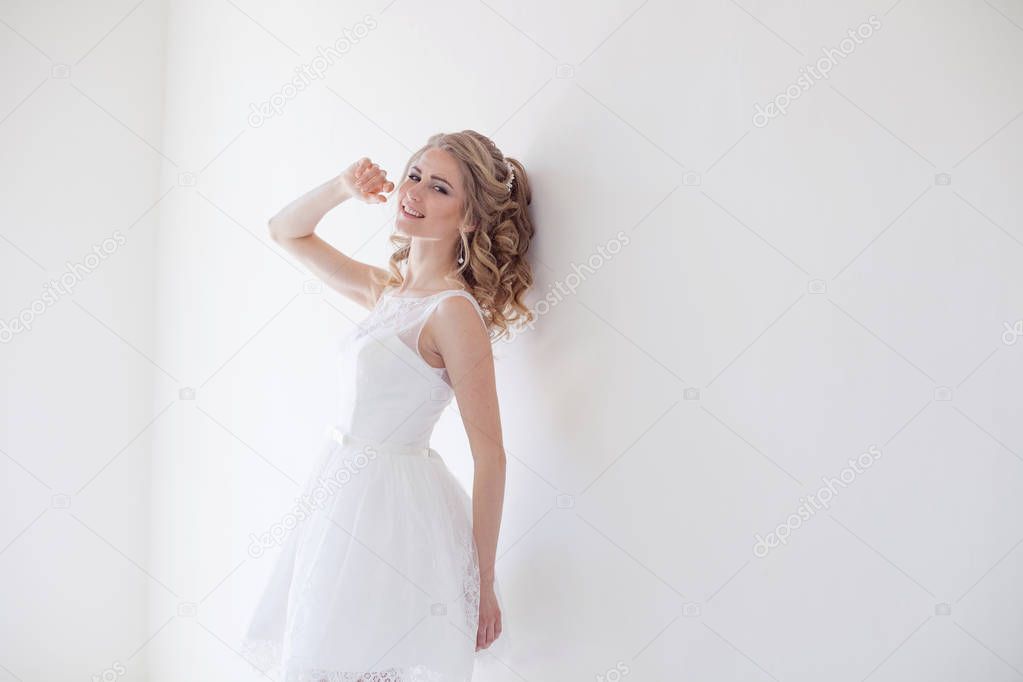 beautiful bride posing wedding hairstyle and dress