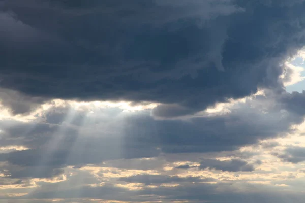 Awan langit sinar matahari dari awan — Stok Foto