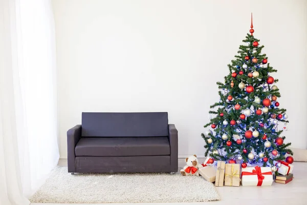 在房子里为圣诞节室内圣诞树 — 图库照片