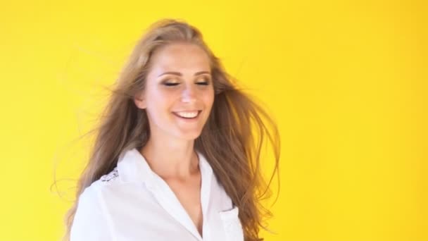 Girl with beautiful hair wind yellow — Stock Video