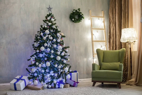 Karácsonyi ajándékok karácsonyi girland, új évet dekorációt — Stock Fotó
