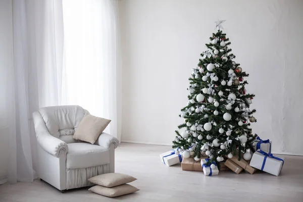 Vánoční strom vánoční dekorace dárky — Stock fotografie