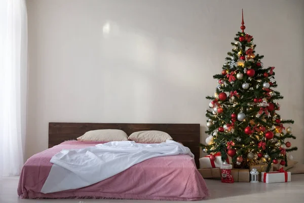 Neues Jahr Weihnachten weißes Zimmer mit Weihnachtsbaum 2018 2019 — Stockfoto