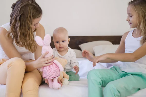 Three sisters play children in the morning in the bedroom — Stock Photo, Image