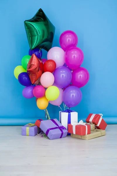 Balloons and gifts for birthday celebration — Stock Photo, Image