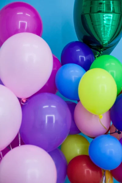 Balões e presentes para celebração de aniversário — Fotografia de Stock