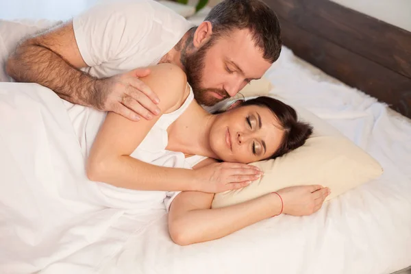 Guy with girl, wake up in the morning in the bedroom — Stock Photo, Image