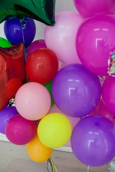Balões coloridos de férias — Fotografia de Stock
