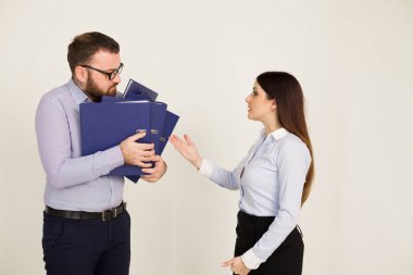 lider yönetici ne yapması gerektiğini söyleyemez