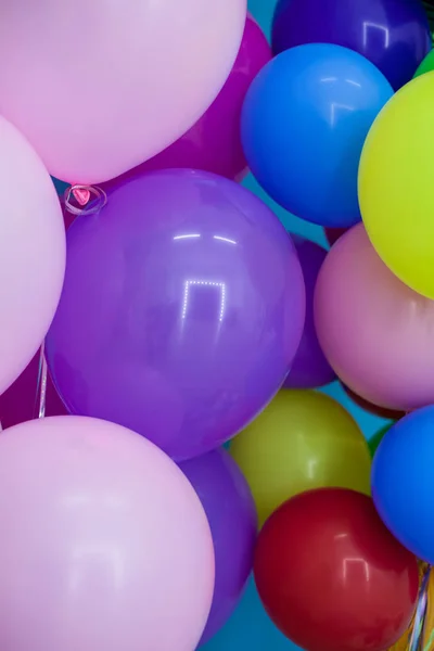 Balões e presentes para celebração de aniversário — Fotografia de Stock