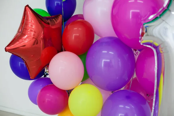 Färgglada ballonger på semester — Stockfoto