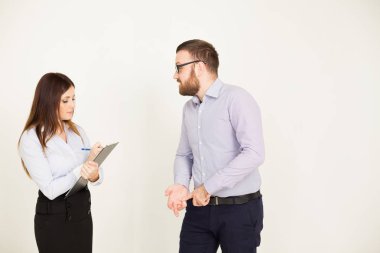 lider yönetici ne yapması gerektiğini söyleyemez