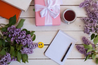 Beyaz masa leylak, Hediyelik, defter, çay