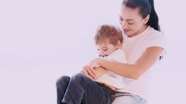 Anne oğlu aşk ve sevgi ile hugs