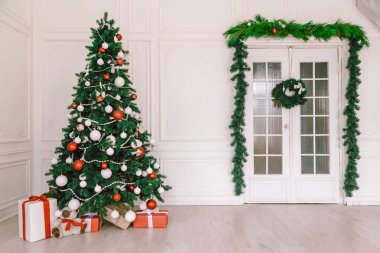 Noel iç ev Noel ağacı ve hediyeler yılbaşı Garland