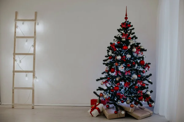 Kerstmis en Nieuwjaar Cadeaus Kerstboom decor — Stockfoto