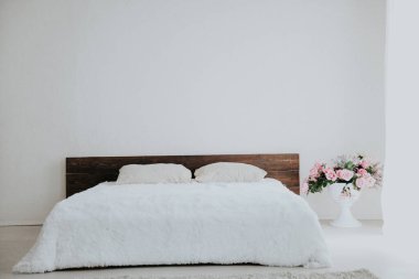 İç beyaz yatak odası bu sabah Oda