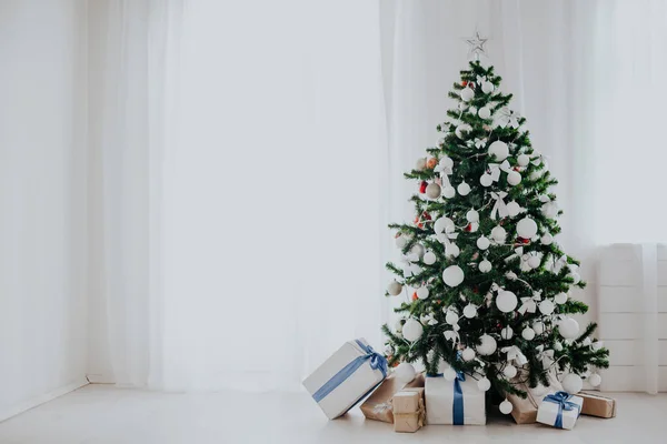 Novos presentes do ano decoração árvore de Natal inverno — Fotografia de Stock
