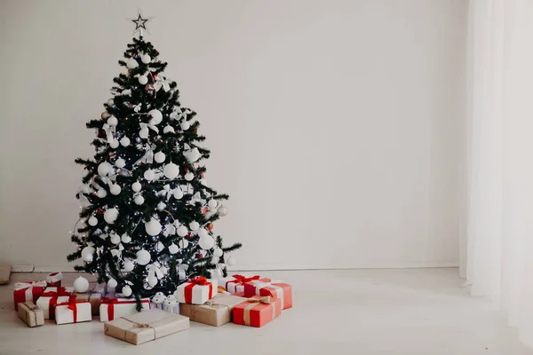 Decoración Navidad Habitación Blanca Regalos Árbol Año Nuevo 2018 2019 —  Fotos de Stock