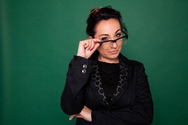 Okuldaki yeşil kurul öğretmeni.