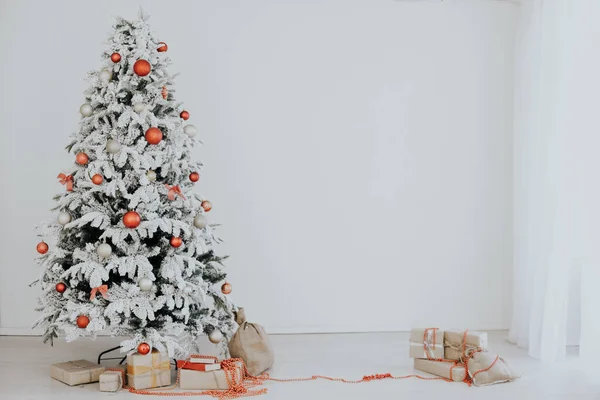 Árvore de Natal com Presentes para o Ano Novo — Fotografia de Stock