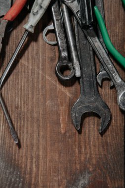 İnşaat çekiç tornavida onarmak alet pense bıçaklar