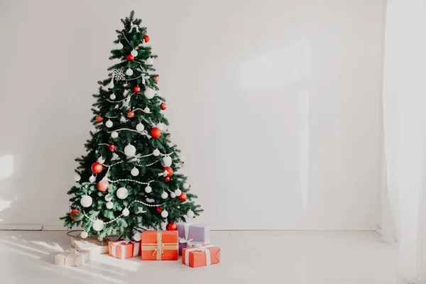 Fundo de Natal Interior novo ano árvore presentes inverno cartão postal — Fotografia de Stock