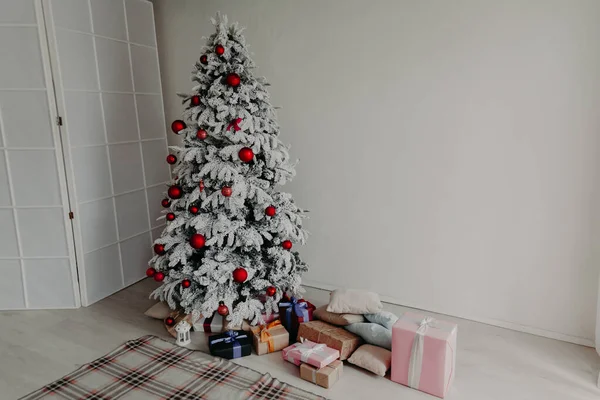 New year Christmas tree winter holiday gifts interior decor postcard — Stock Photo, Image