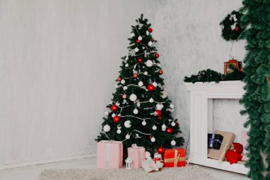 Noel iç ev Noel ağacı ile yeni yıl Garland ışıklar hediyeler