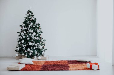 Noel dekor beyaz oda yılbaşı ağaç hediyeler