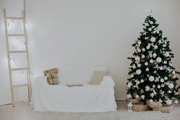 Noel dekor 2018 Noel ağacı ve hediyeler ile — Stok fotoğraf