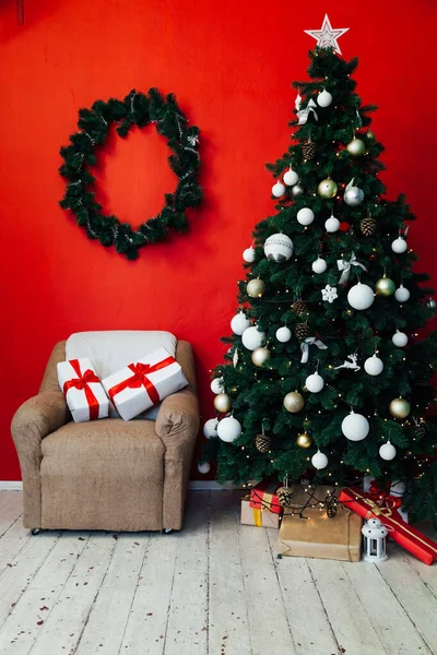 Navidad Interior Del Hogar Árbol Navidad Regalos Rojos Año Nuevo —  Fotos de Stock