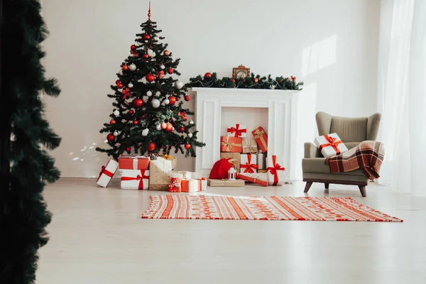 Natal Casa Interior Árvore Natal Vermelho Presentes Ano Novo Decoração — Fotografia de Stock