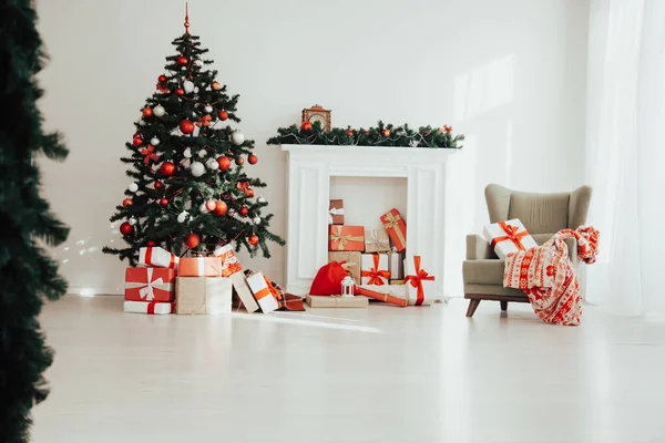 Natal Casa Interior Árvore Natal Vermelho Presentes Ano Novo Decoração — Fotografia de Stock
