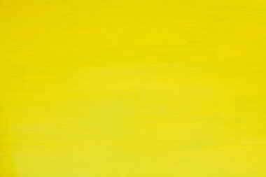 Arkaplan olarak sarı boyalı duvar yapısı