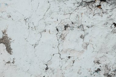 arkaplan olarak eski taş duvar yapısı