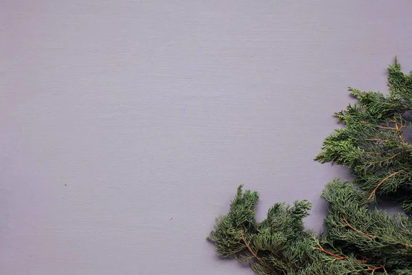 Julkort gåvor inredning för det nya året på en lila bakgrund — Stockfoto