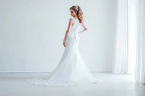 Noiva vestido de casamento branco amor de casamento branco — Fotografia de Stock