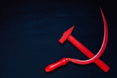 Rusya 'nın Sovyetler Birliği tarihinde komünizmin kırmızı orak ve çekiç sembolü
