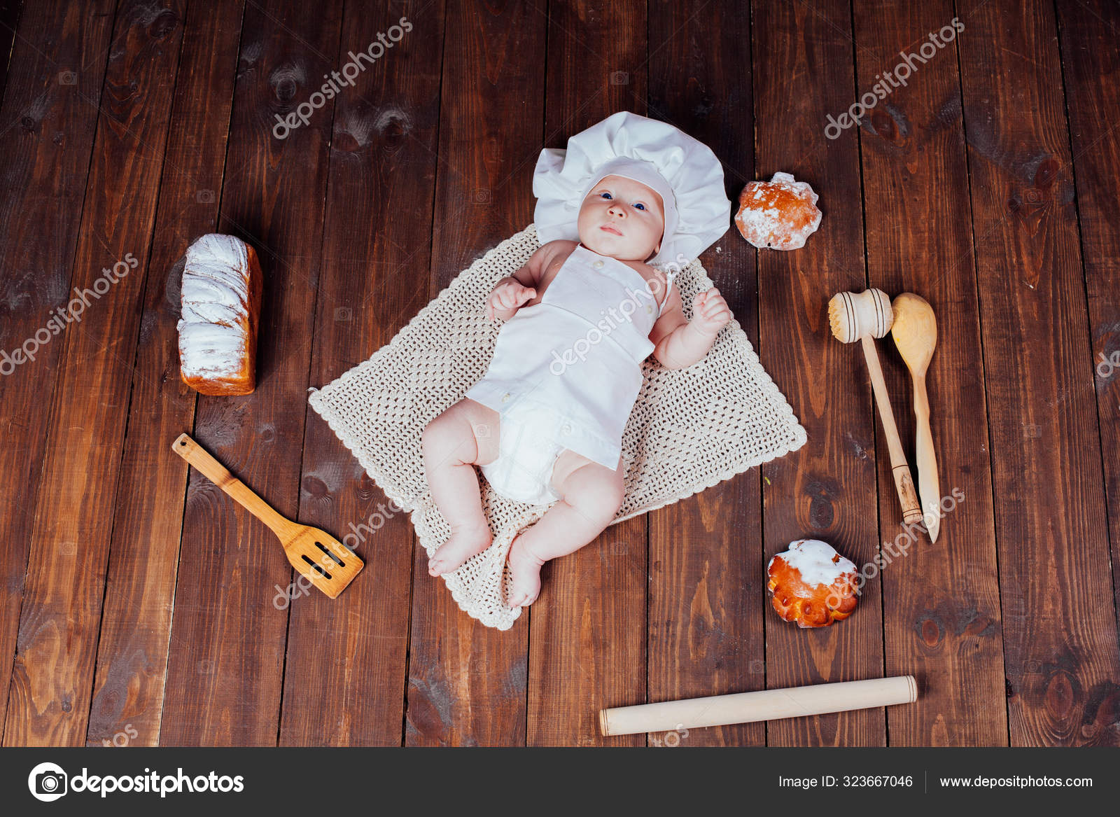 Baby Cook lies on the table bread bread flour Stock Baby Cook lies on the table bread bread flour Stock