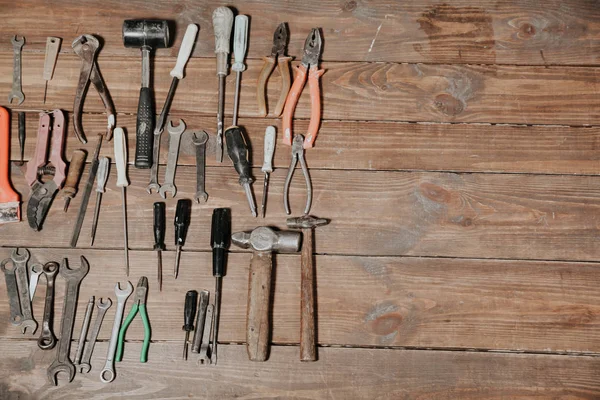 Werkzeug zur Reparatur von Messern hämmert Schlüsselzange — Stockfoto