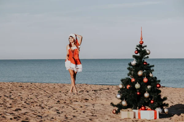 Dziewczyna Boże Narodzenie nowy rok Sea Beach South — Zdjęcie stockowe