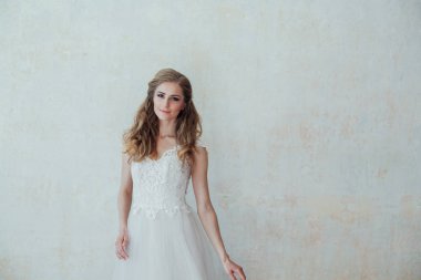 güzel gelin düğün saç ve elbise poz