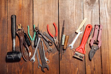İnşaat çekiç tornavida onarmak alet pense bıçaklar