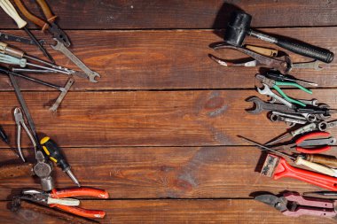 İnşaat çekiç tornavida onarmak alet pense bıçaklar
