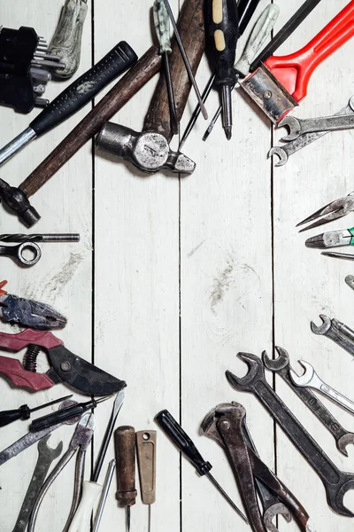 De hulpmiddelen van de bouw voor reparatie hamers schroevendraaier boren sleutels — Stockfoto