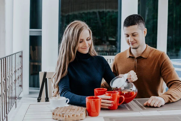 Husband with wife on holiday drink hot coffee and tea — Stock Photo, Image