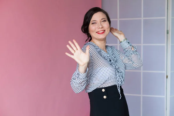 Schöne modische asiatische Frau Porträt in Business-Kleidung — Stockfoto